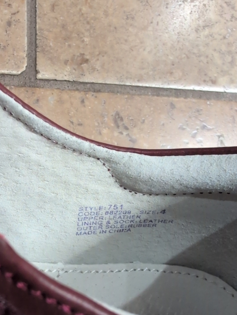 L'Amour girl shoes. Red. Size 4. - Picture 6 of 9